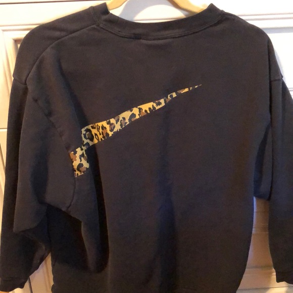 Black NIKE pull over with a cheetah Nike symbol. - Picture 2 of 3